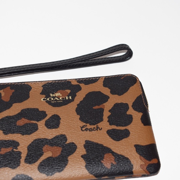 Coach Corner Zip Wristlet Leopard Print NWT - Picture 2 of 4